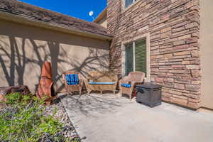 front walkway and courtyard. one of many outdoor a