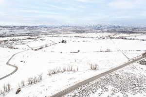 Snowy aerial view with a mountain view