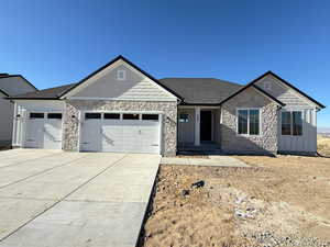 View of front of house featuring a garage