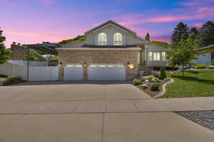 Stunning Home Large Driveway