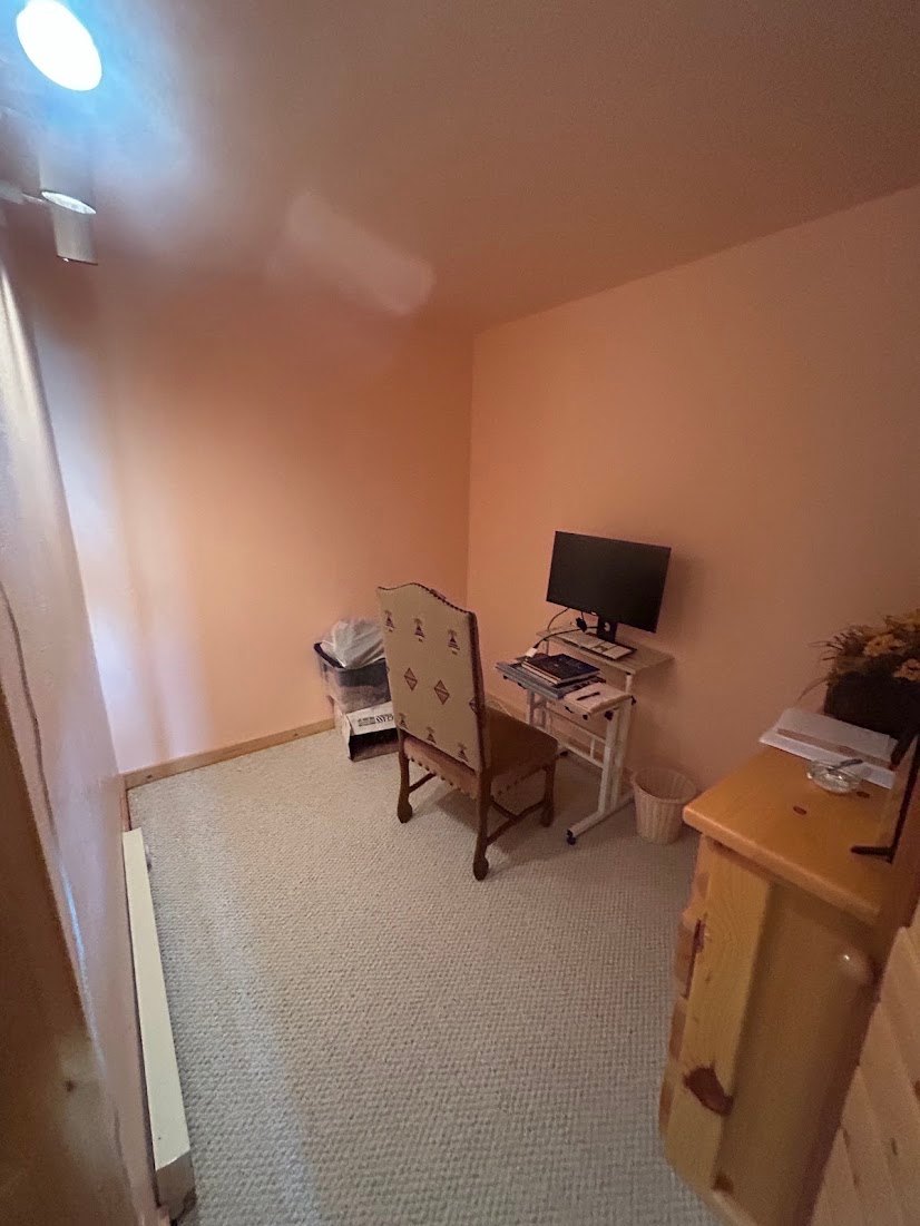 This is the den--good for an office,  No window or closet.