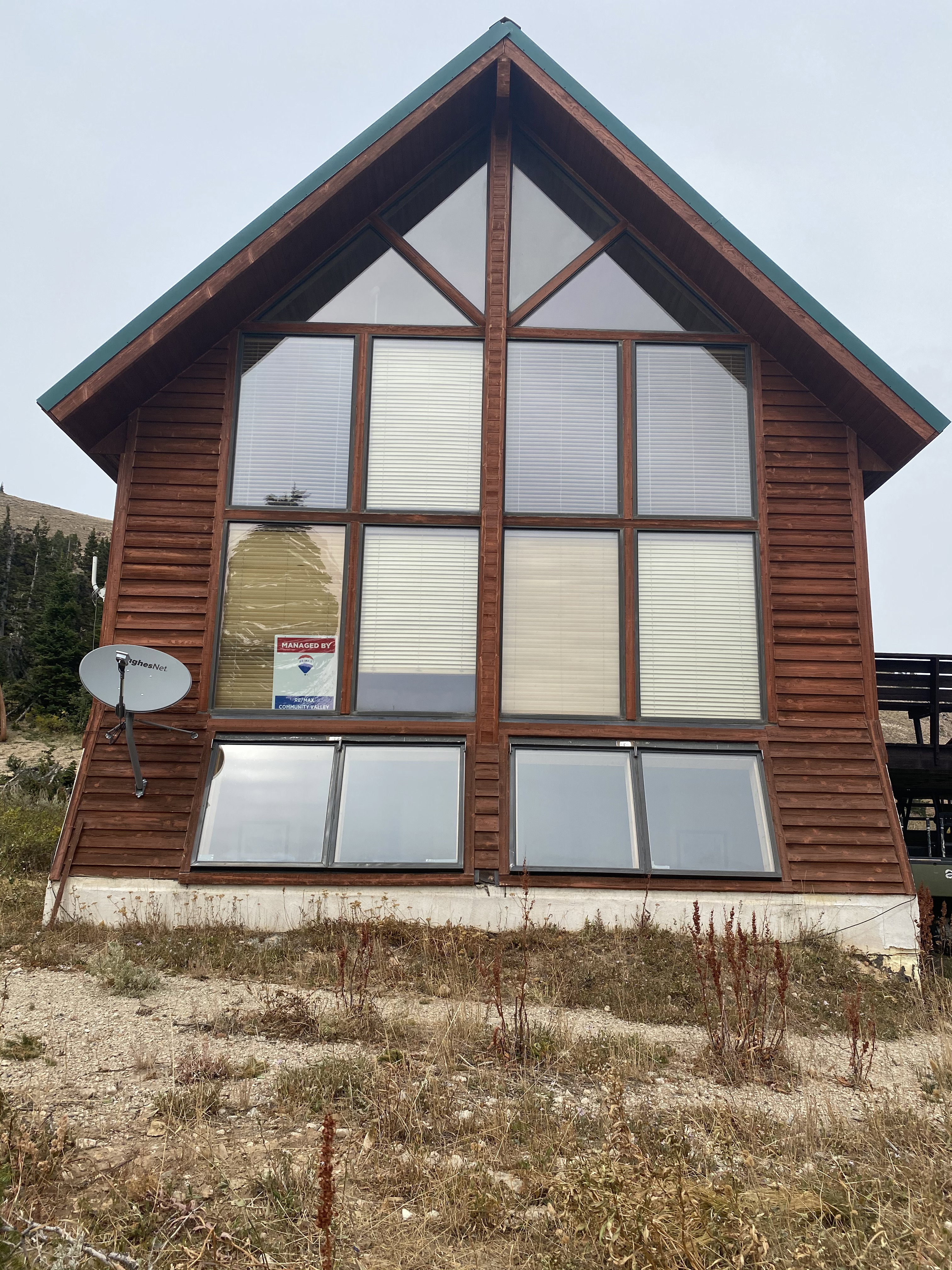 Full wall of windows