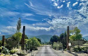 Private entry gate into community