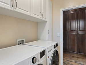 Clothes washing area with washer / dryer