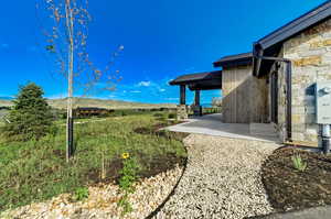 View of yard featuring a mountain view