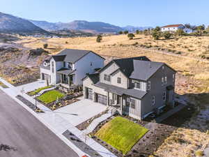 Birds eye view of property featuring a mountain view