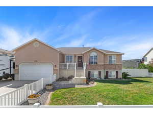 View of front of home featuring a front lawn