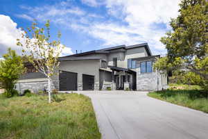 View of front of house featuring a garage