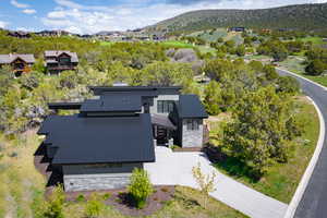 Aerial view with a mountain view