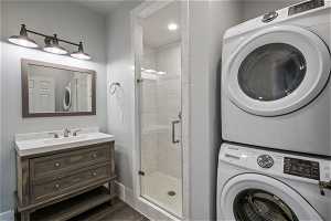 Apartment Bath/Laundry