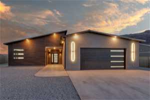 Beautiful new contemporary home at the base of the Moab Rim.