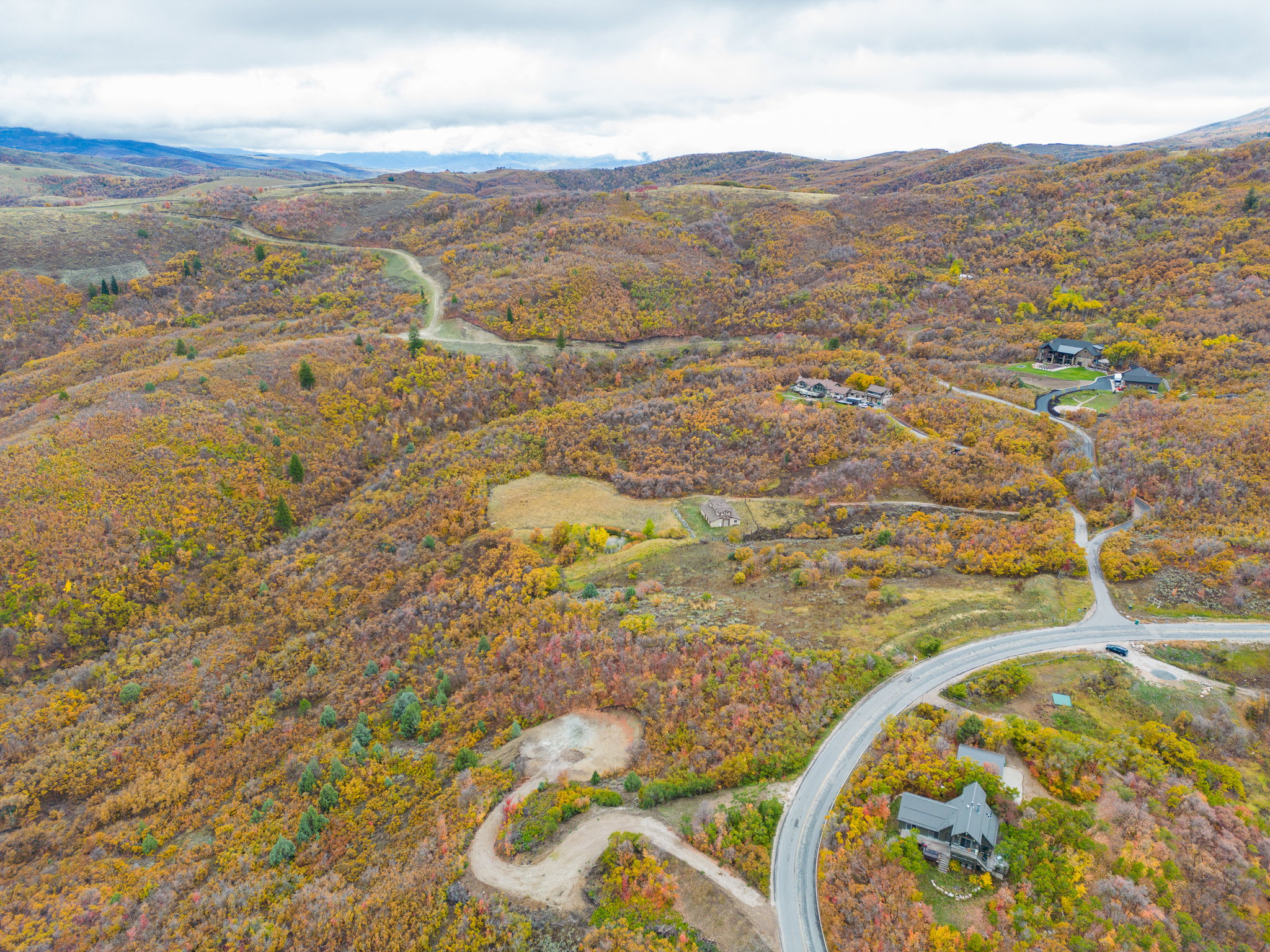Birds eye view of property with a mountain view