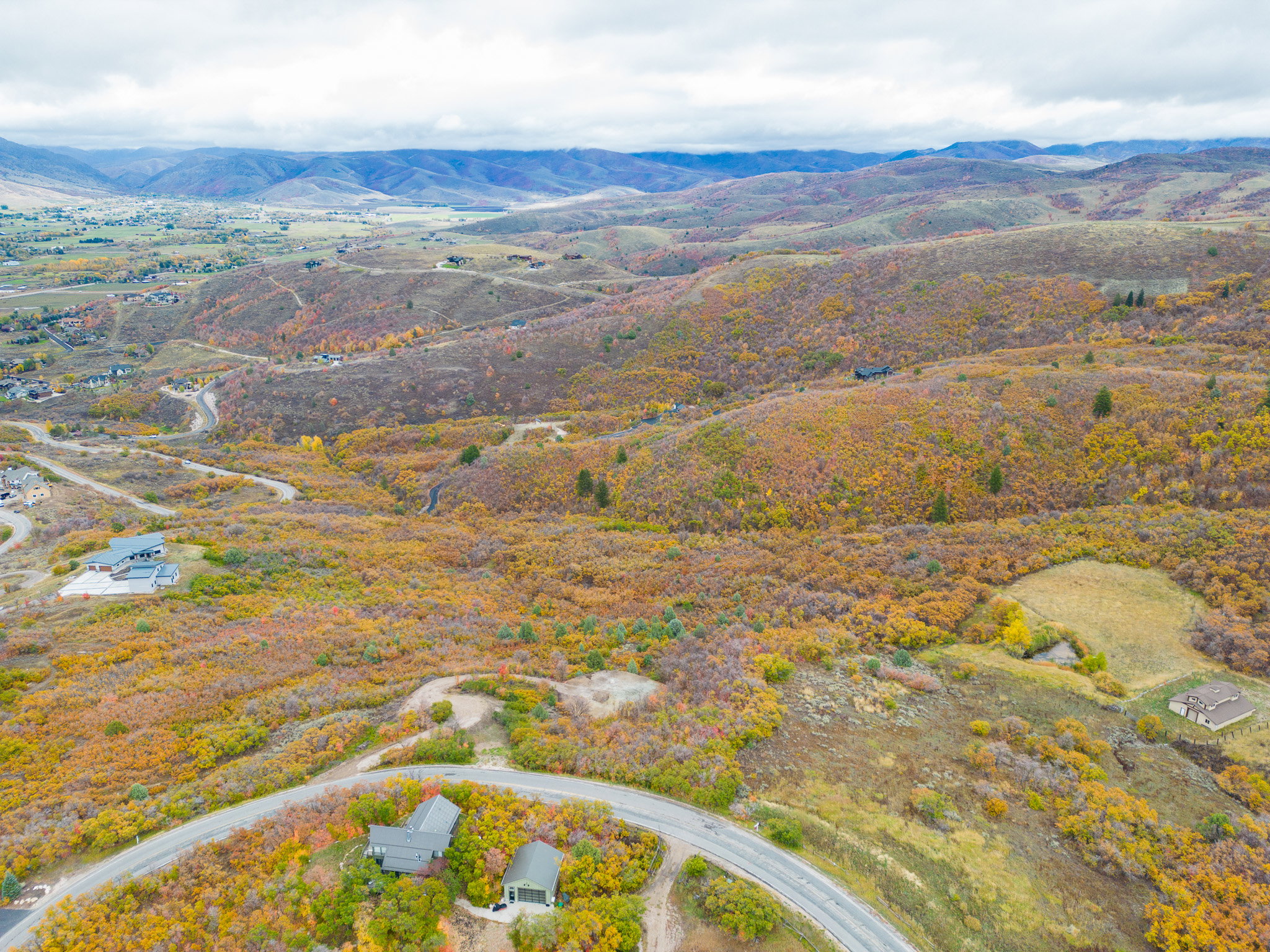 Bird's eye view featuring a mountain view