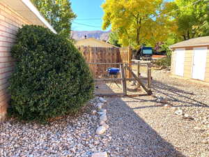 West private outdoor area, and shed.