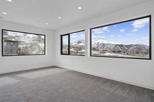 Observation room, game room, office, many options for this amazing space!