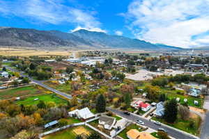 Drone / aerial view featuring a mountain view