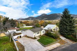 Aerial view with a mountain view