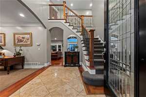 Grand entry way with vaulted ceiling