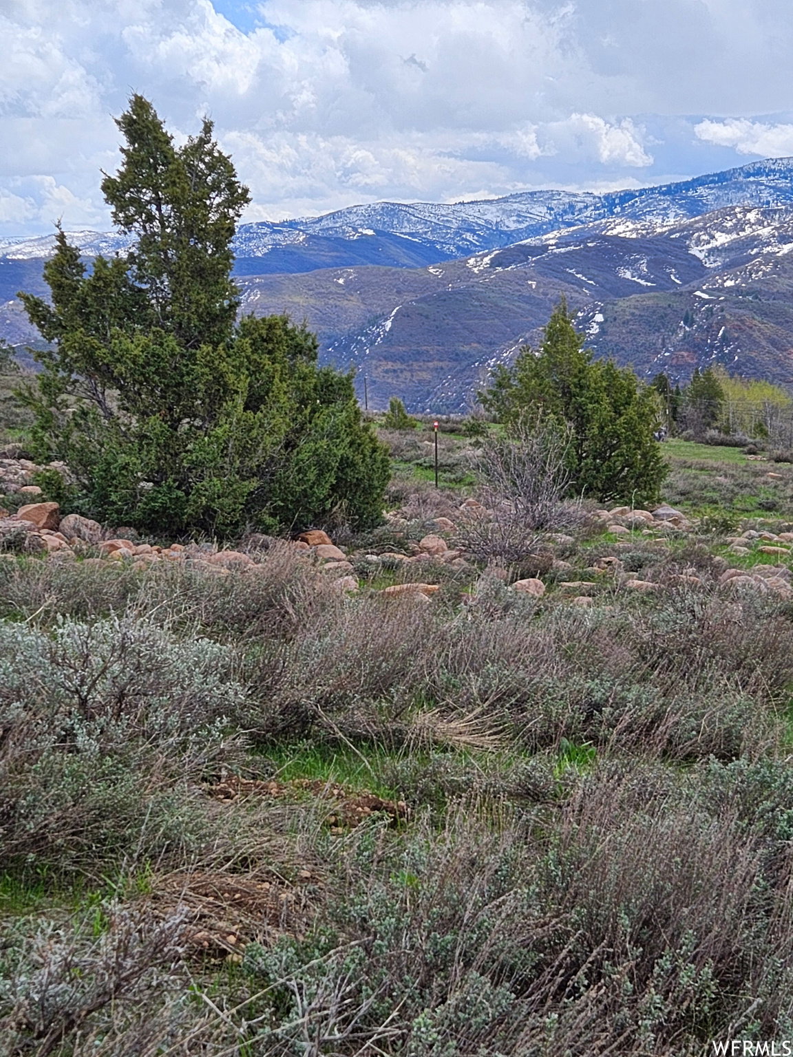 View of mountain feature