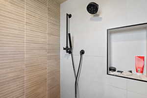 Room details with a tile shower