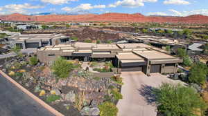 Birds eye view of property featuring a mountain view