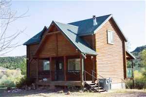 View of front of Cabin featuring a porch