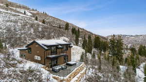 Snowy aerial view featuring a mountain view