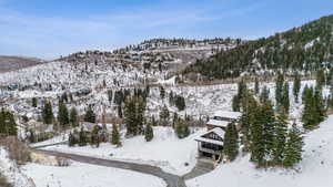 Snowy aerial view featuring a mountain view