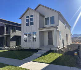 View of front of property featuring a mountain view and a front yard