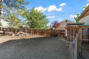 View of yard with an outdoor structure