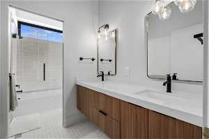 Hall bath with double vanity