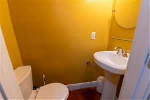 1/2 bath right by the laundry room