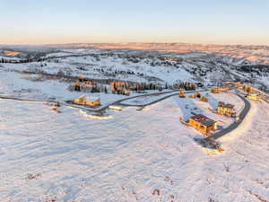 Snowy aerial view featuring a mountain view