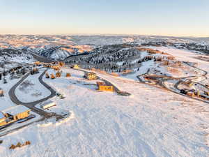 Snowy aerial view with a mountain view