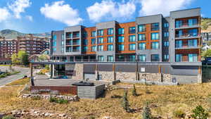 View of apartment building / complex