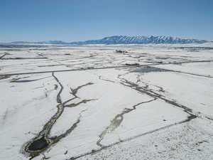 Snowy aerial view featuring a mountain view