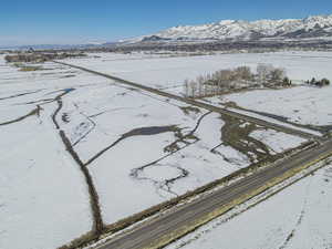 Snowy aerial view featuring a mountain view