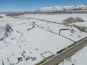 Snowy aerial view featuring a mountain view