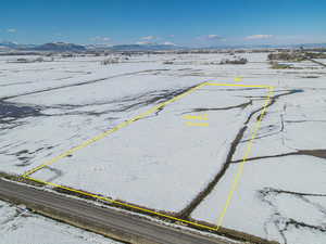 Snowy aerial view with a mountain view