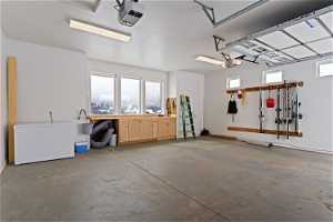 Large garage with workbench views of Nordic Valley