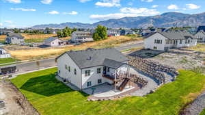 Aerial view with a mountain view