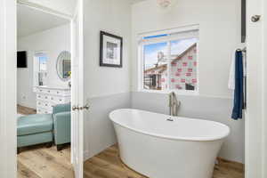 Master bath tub