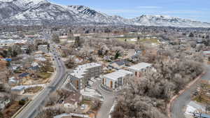 Birds eye view of property featuring a mountain view