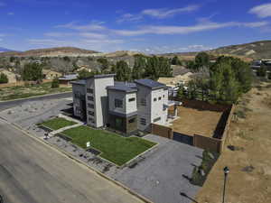 Aerial view with a mountain view