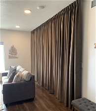 Privacy Curtain between Livingroom and Bedroom