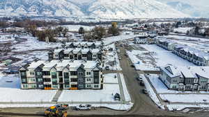 Snowy aerial view featuring a mountain view