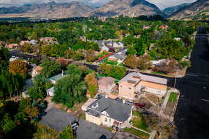 Birds eye view of property featuring a mountain view