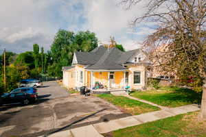 View of front of property featuring a front yard and a porch