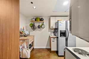 Kitchen with storage - refrigerator included