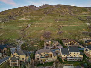 Bird's eye view with a mountain view